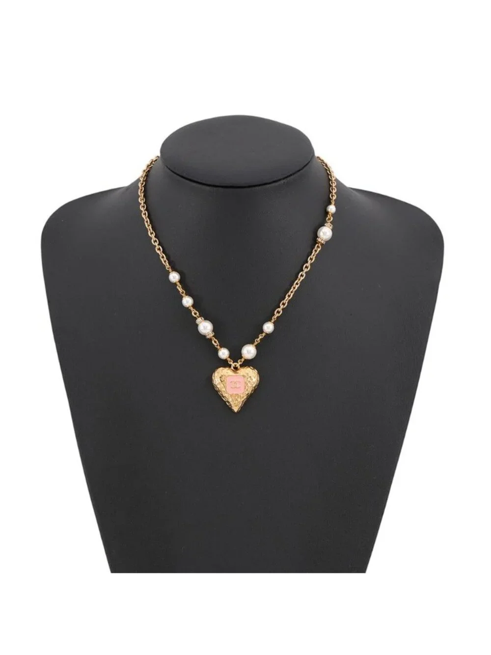 Chanel necklace cc